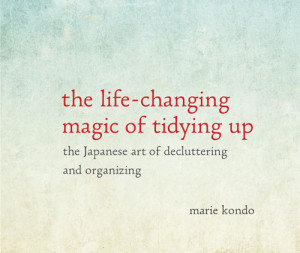 Book_Review_Kondo_The_Life-Changing_Magic_of_Tidying_Up_feature-min