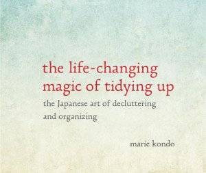 Book_Review_Kondo_The_Life-Changing_Magic_of_Tidying_Up_feature-min
